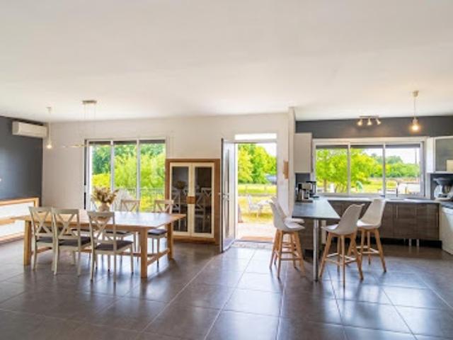 Vente Maison 8 pièces 175 m2 Saint Jean d'Angély