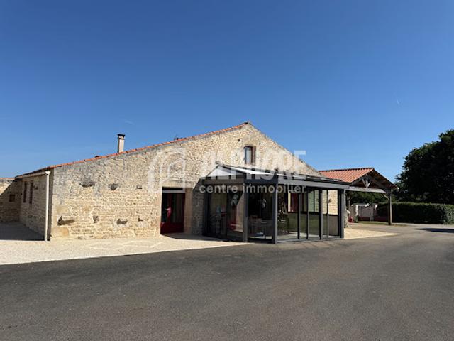 Vente Maison 8 pièces 177 m2 Sainte Gemme la Plaine
