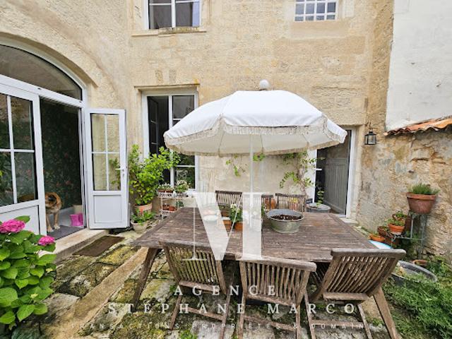 Vente Maison 8 pièces 179 m2 Saintes