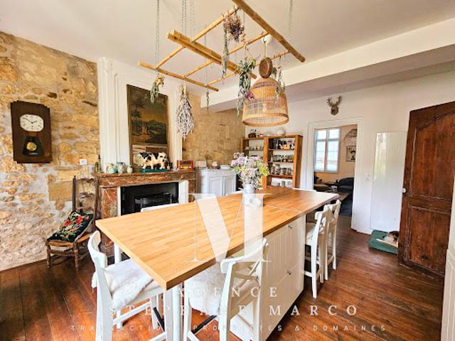 Vente Maison 8 pièces 179 m2 Saintes