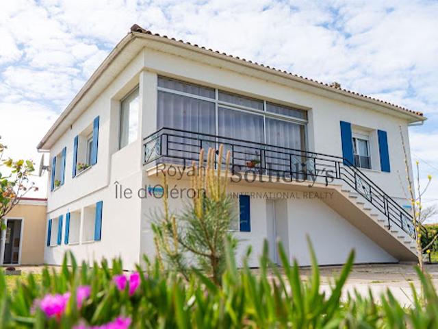 Vente Maison 8 pièces 173 m2 Le Château d'Oléron