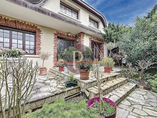 Vente Maison 8 pièces 184.66 m2 Vitry sur Seine