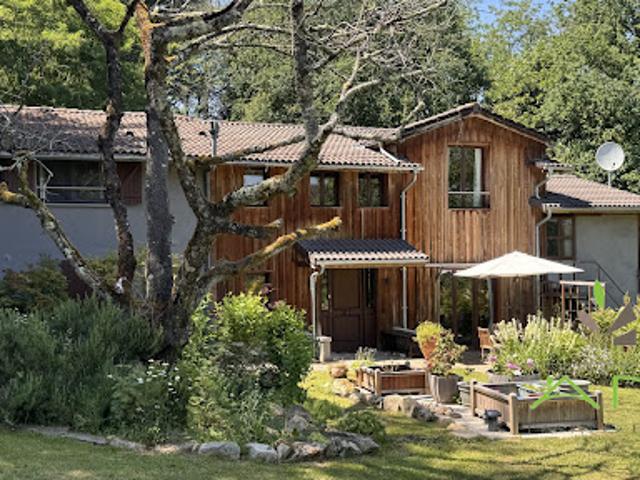 Vente Maison 8 pièces 189 m2 Rochechouart