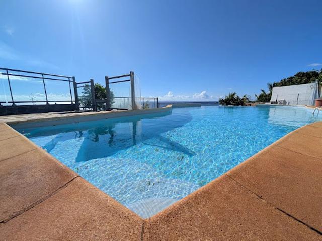 Vente Maison 8 pièces 189 m2 Saint Gilles Les Bains