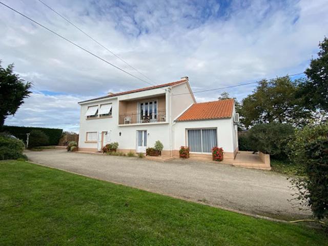 Vente Maison 8 pièces 180 m2 Saint Hilaire de Chaléons