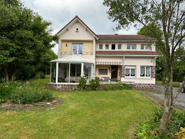 Vente Maison 8 pièces 181 m2 Castetnau Camblong