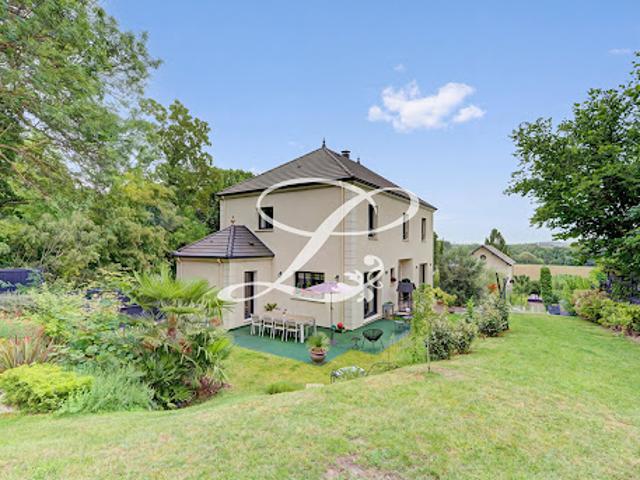 Vente Maison 8 pièces 182 m2 Le Mesnil le Roi