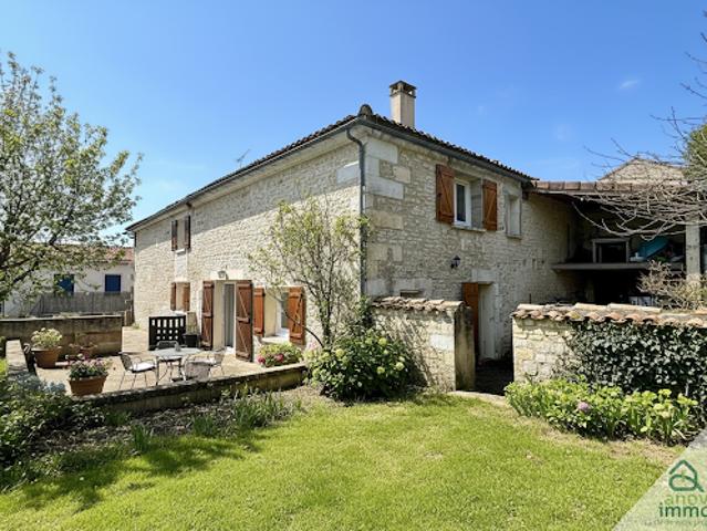 Vente Maison 8 pièces 194 m2 Angouleme