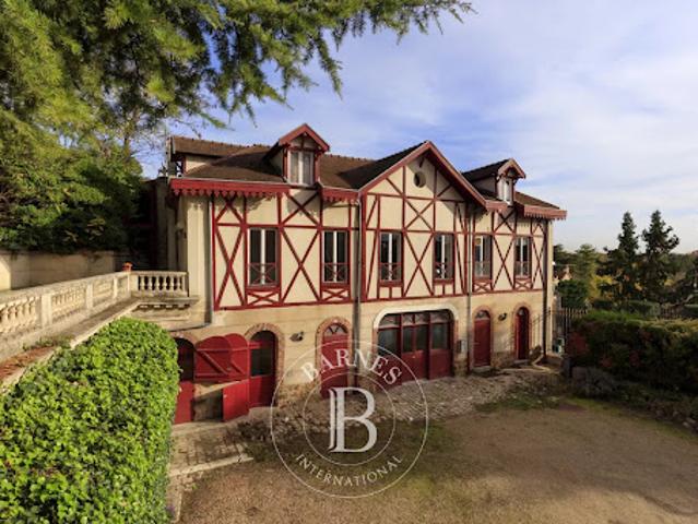 Vente Maison 8 pièces 197.05 m2 Le Mesnil le Roi
