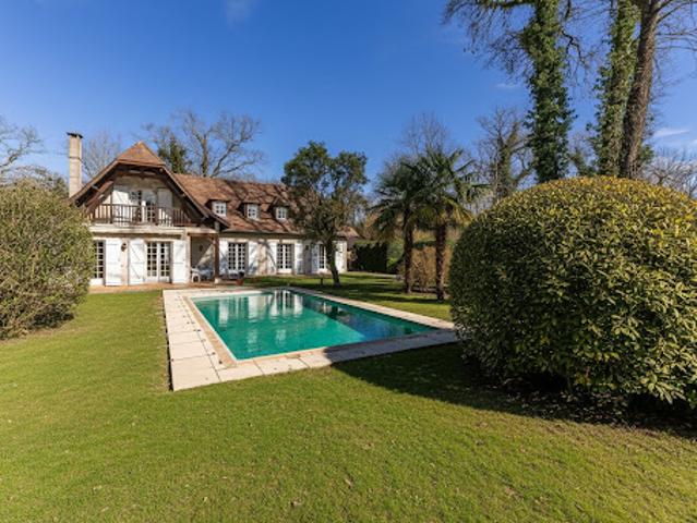 Vente Maison 8 pièces 198 m2 Lons