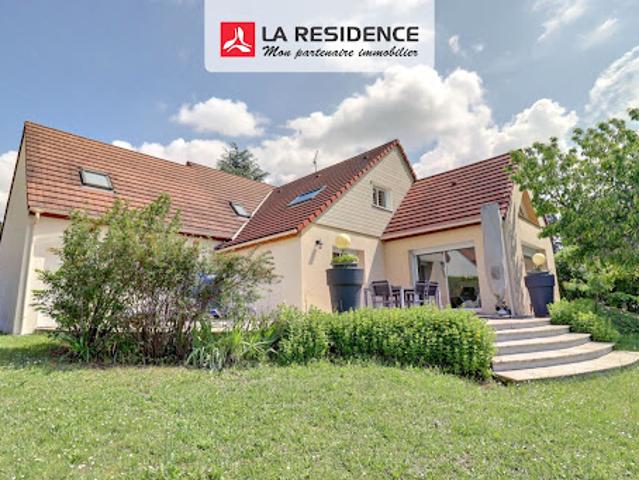 Vente Maison 8 pièces 199 m2 Montfort l'Amaury