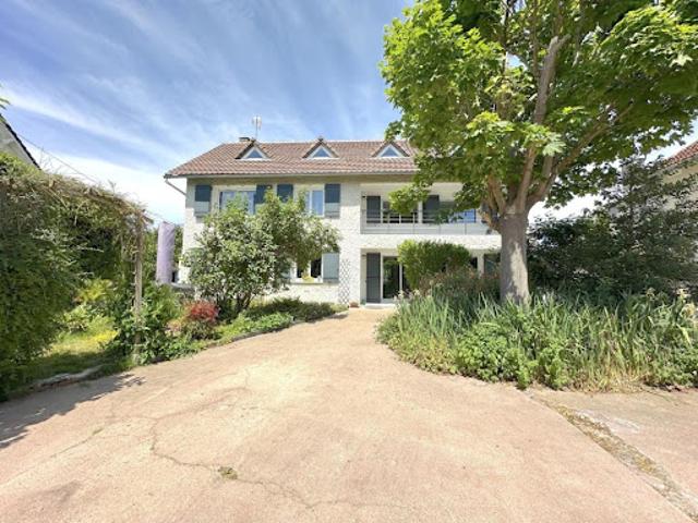 Vente Maison 8 pièces 199 m2 Corbeil Essonnes