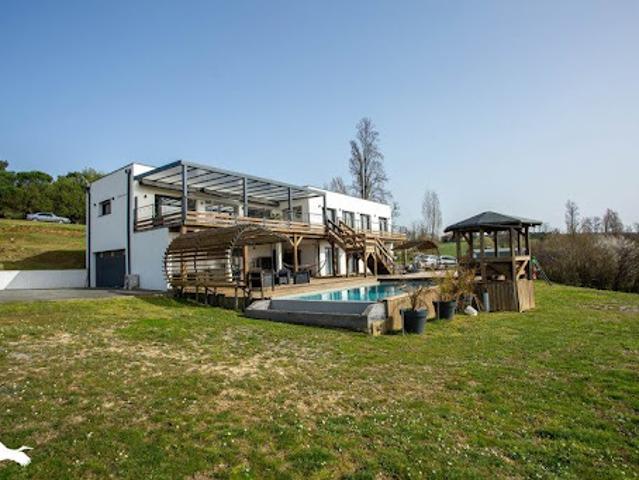 Vente Maison 8 pièces 199 m2 Créon