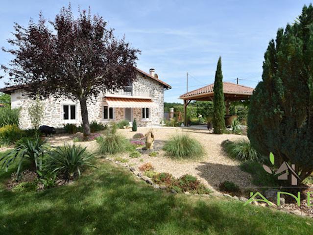 Vente Maison 8 pièces 191 m2 Busserolles