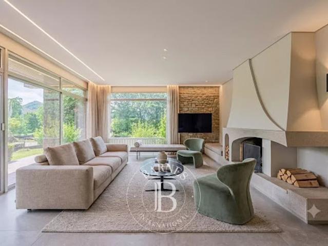 Vente Maison 8 pièces 192 m2 Saint Etienne de Crossey