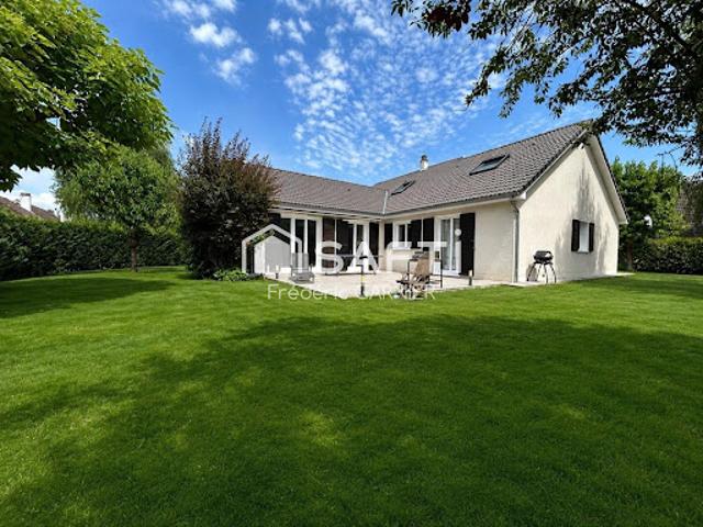 Vente Maison 8 pièces 193 m2 Ozoir la ferriere