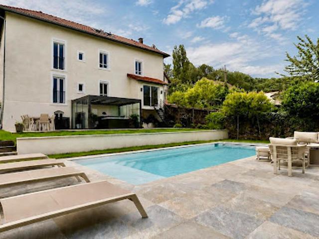 Vente Maison 8 pièces 204 m2 Epône