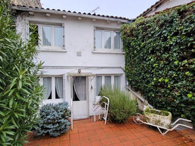Vente Maison 8 pièces 205 m2 Jonzac