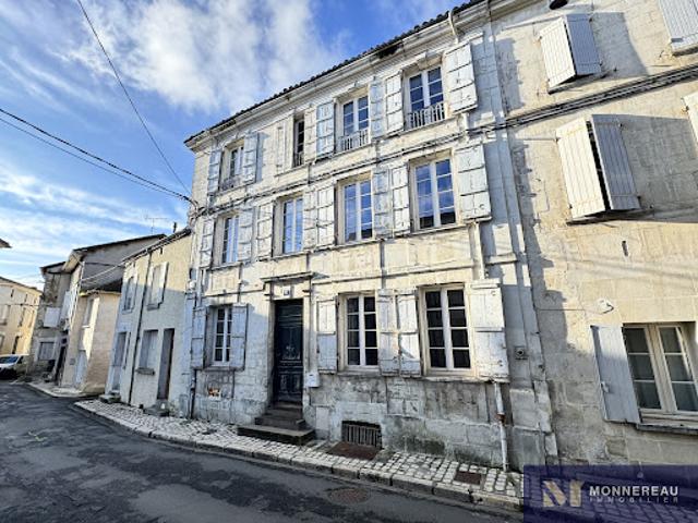 Vente Maison 8 pièces 206 m2 Barbezieux Saint Hilaire