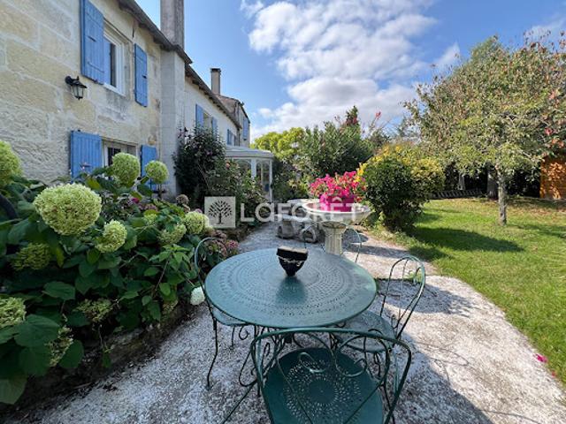 Vente Maison 8 pièces 206 m2 Saintes