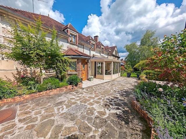 Vente Maison 8 pièces 207 m2 Mont Saint Sulpice