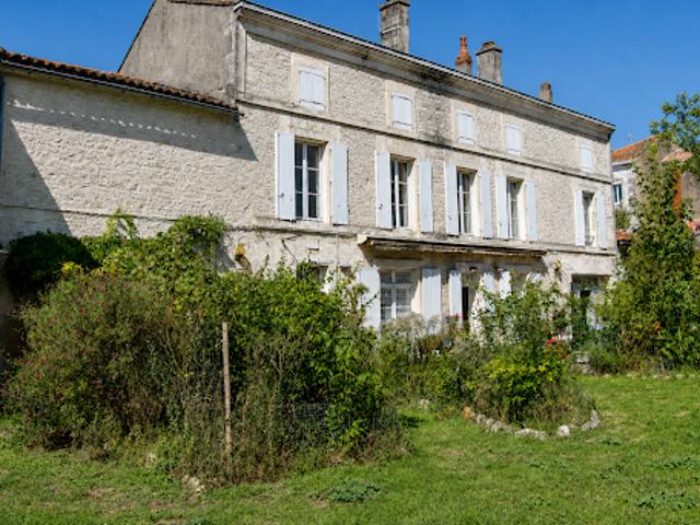 Vente Maison 8 pièces 208 m2 Mansle les Fontaines