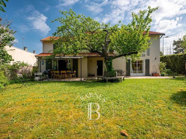 Vente Maison 8 pièces 200 m2 Nanterre