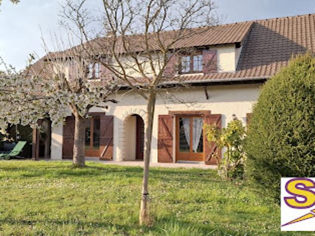 Vente Maison 8 pièces 200 m2 Ferrières en Gâtinais