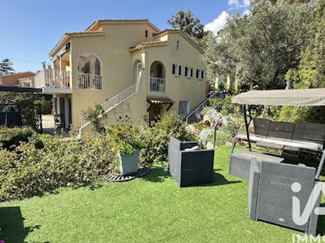 Vente Maison 8 pièces 200 m2 Le Pradet