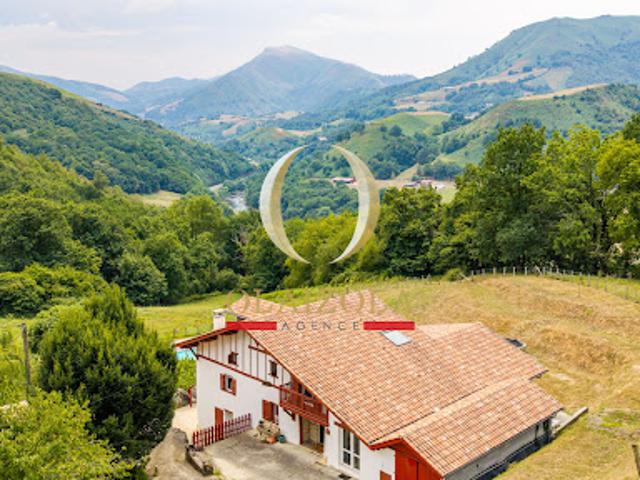 Vente Maison 8 pièces 200 m2 Louhossoa