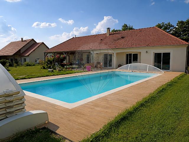 Vente Maison 8 pièces 203 m2 Champvoux