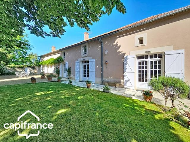 Vente Maison 8 pièces 203 m2 Saint Martin de Mâcon