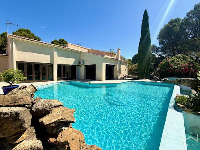 Vente Maison 8 pièces 203.7 m2 Uchaux