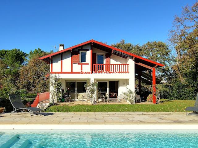 Vente Maison 8 pièces 230 m2 Arbonne