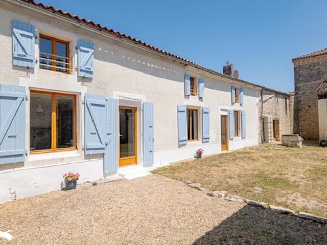 Vente Maison 8 pièces 204 m2 Louzignac