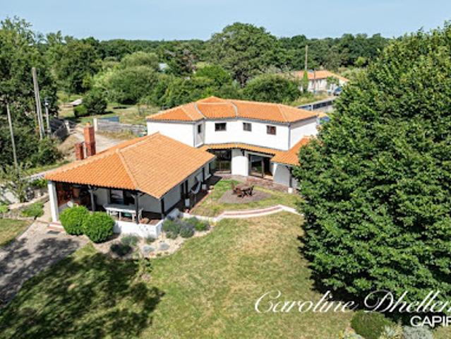 Vente Maison 8 pièces 218 m2 Chateau d'olonne