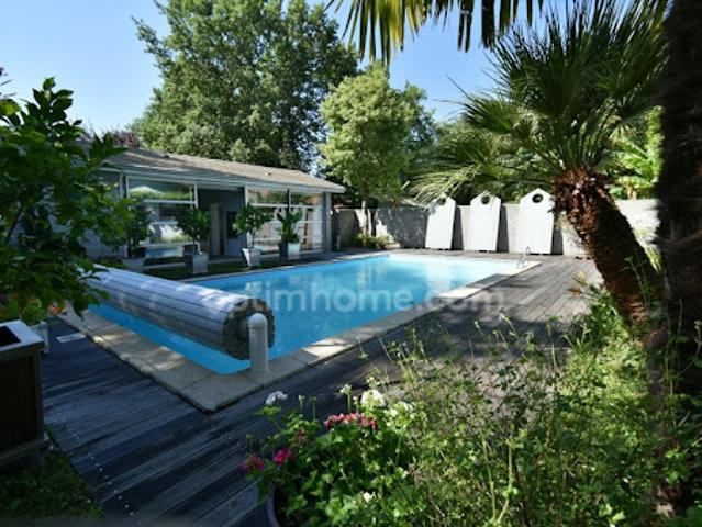 Vente Maison 8 pièces 219 m2 Saint Aubin de Médoc