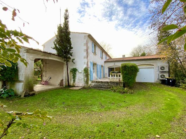 Vente Maison 8 pièces 210 m2 Jonzac