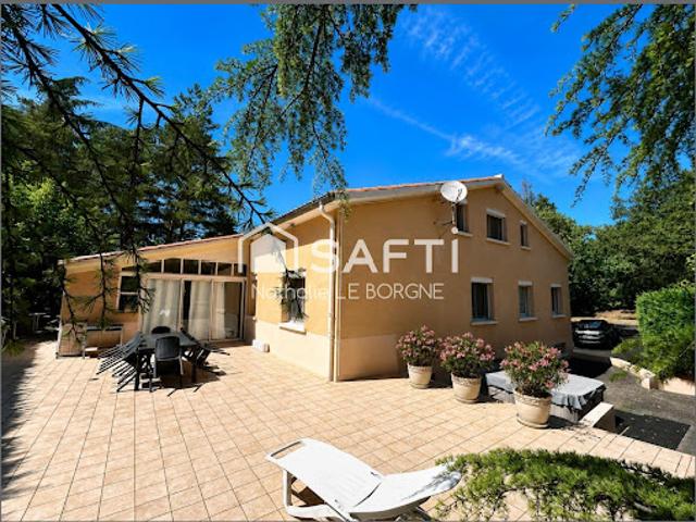 Vente Maison 8 pièces 213 m2 Castres