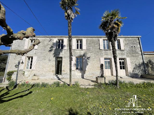 Vente Maison 8 pièces 213.34 m2 Rives d'Autise