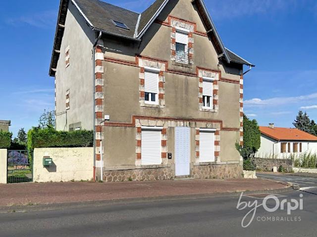 Vente Maison 8 pièces 224 m2 Montaigut en combraille