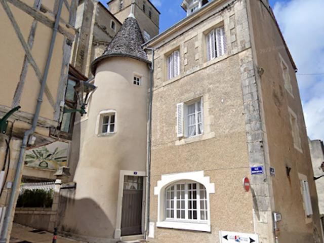 Vente Maison 8 pièces 225 m2 Montmorillon