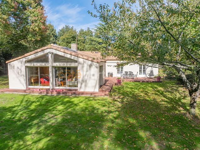 Vente Maison 8 pièces 225 m2 Aizenay