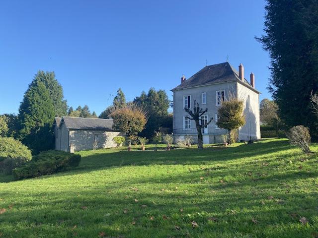 Vente Maison 8 pièces 225 m2 Peyrat le Château