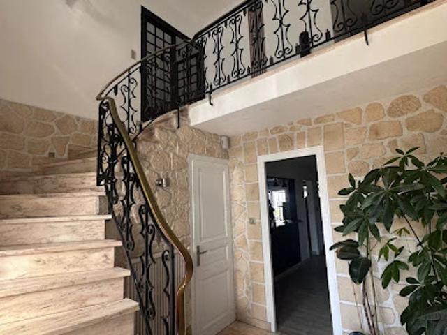 Vente Maison 8 pièces 225.96 m2 Angouleme