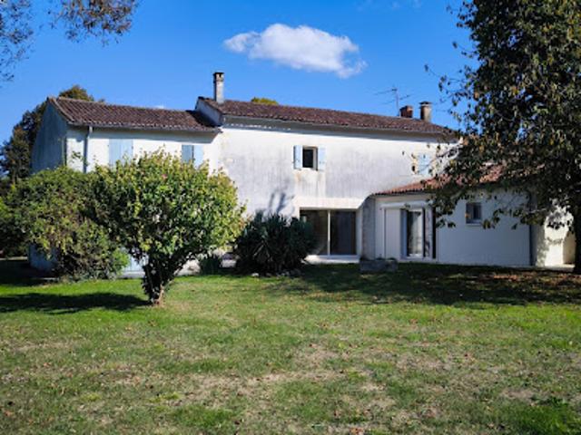 Vente Maison 8 pièces 228 m2 Saint Julien de l'Escap