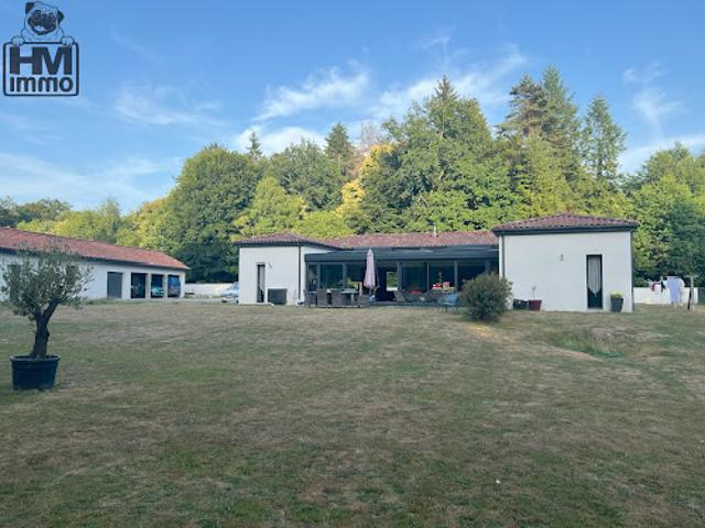 Vente Maison 8 pièces 228 m2 Thouron