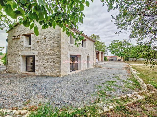 Vente Maison 8 pièces 229.27 m2 Prahecq