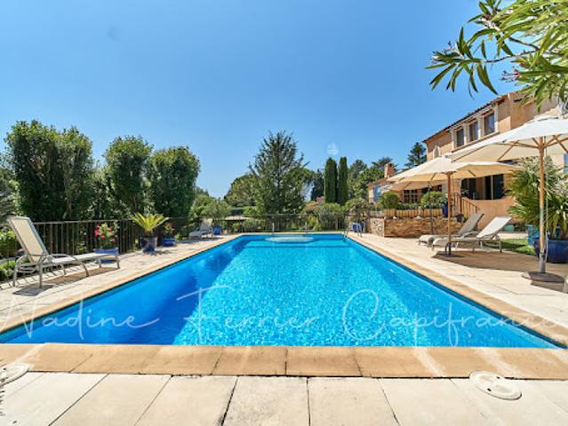 Vente Villa 8 pièces 220 m2 Aix en Provence