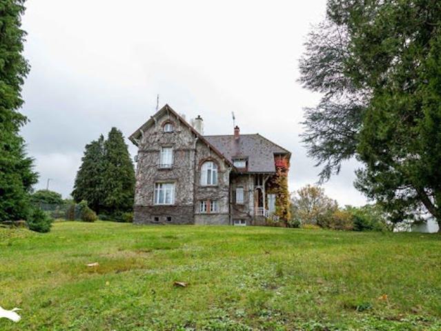Vente Maison 8 pièces 220 m2 Bourganeuf